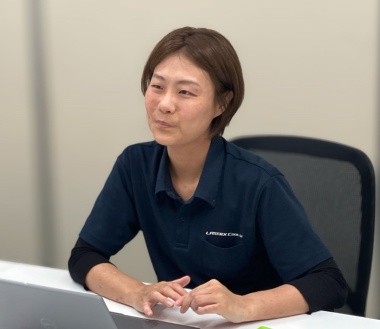 業務中の岩間さん