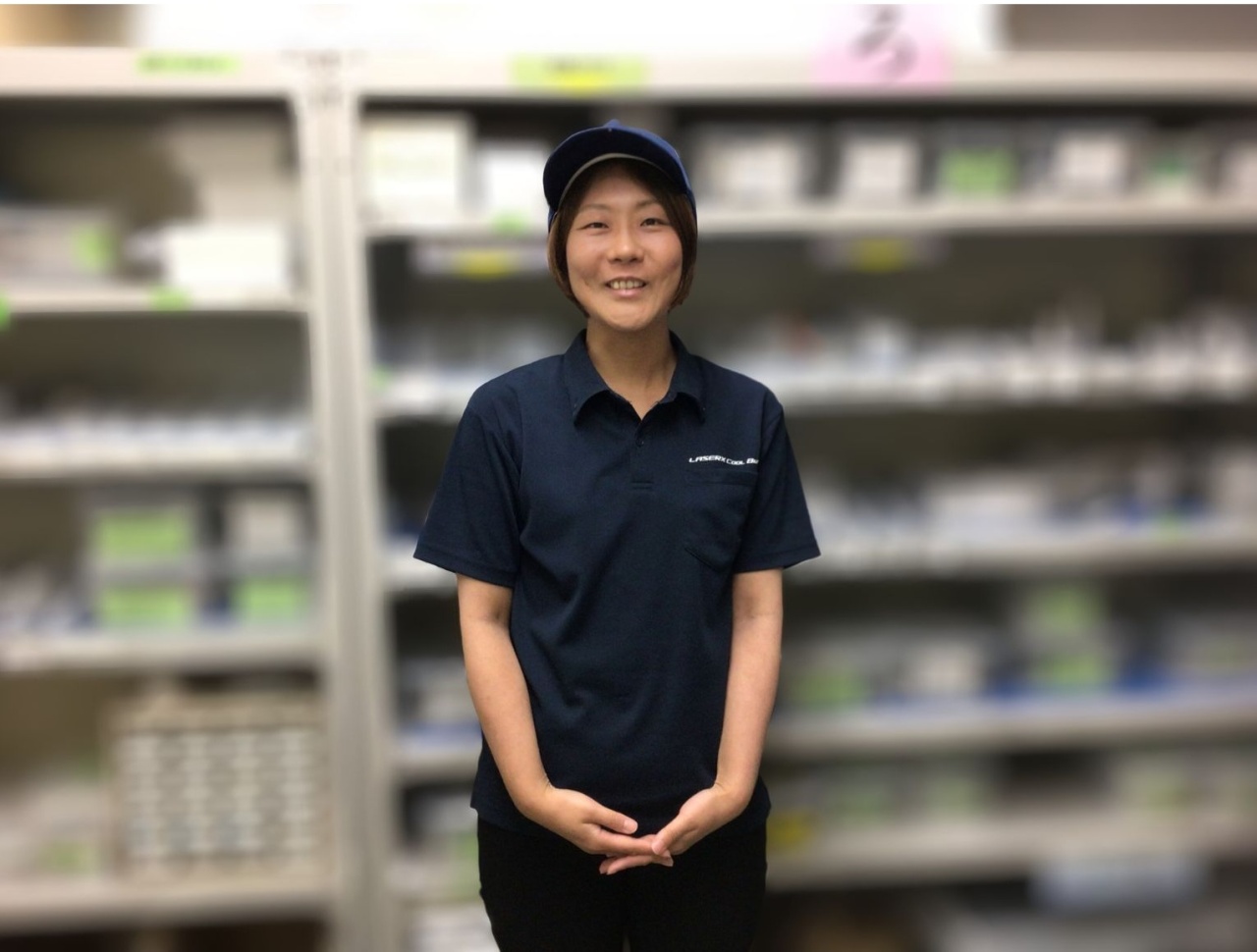 打ち合わせ中の岩間さん