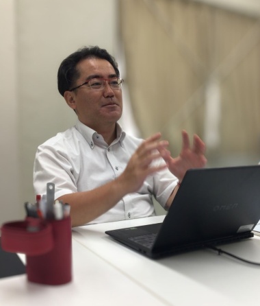 CAD作業中の岩田さん